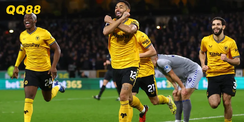 Lợi thế sân Molineux giúp Bầy sói hướng đến chiến thắng đầu tiên